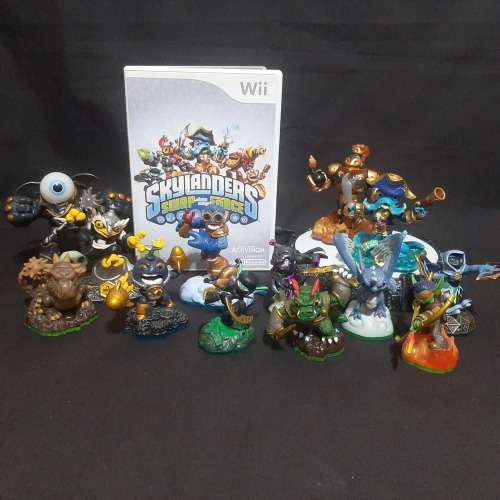 Skylander Swap Force Wii with Portal and 13 Skylanders (Tested)