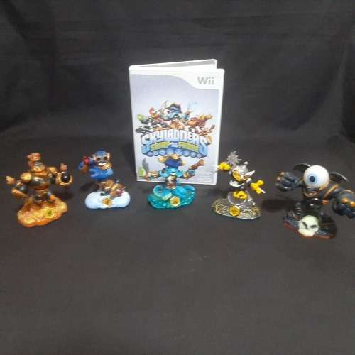 Skylander Swap Force Wii with Portal and 13 Skylanders (Tested)