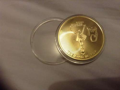 1 OZ Micheal Jackson the king of Pop Gold plated Medallion