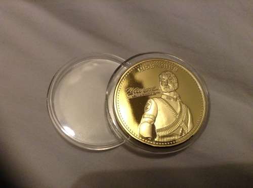 1 OZ Micheal Jackson the king of Pop Gold plated Medallion