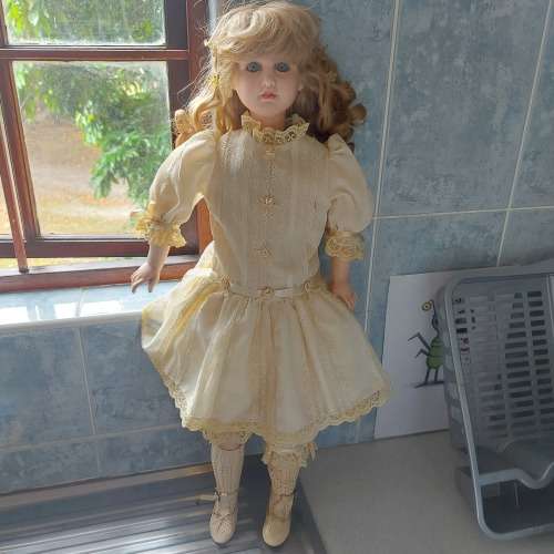2 x Porcelain dolls