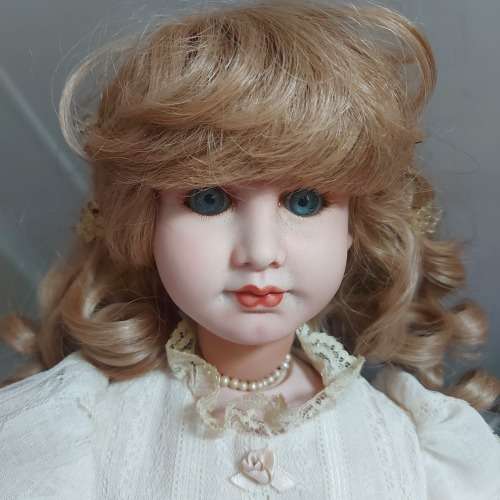 2 x Porcelain dolls
