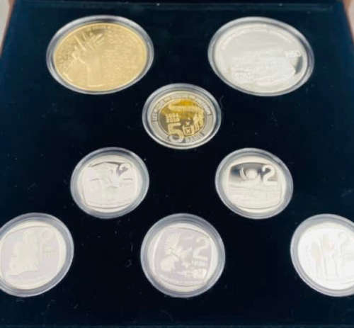 25 Years Of Democracy 8 Coin Set In   Pristine Condition