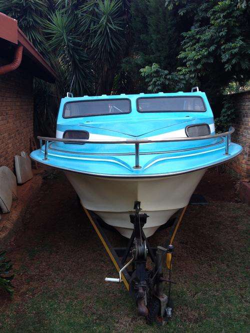 Cabin Cruiser Boat 14ft with trailer.