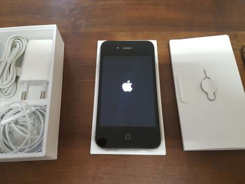iPHONE 4S 8GB