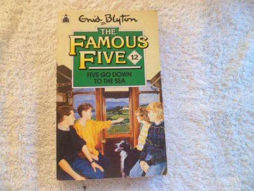 The Famous Five Go Down to the Sea - Enid Blyton