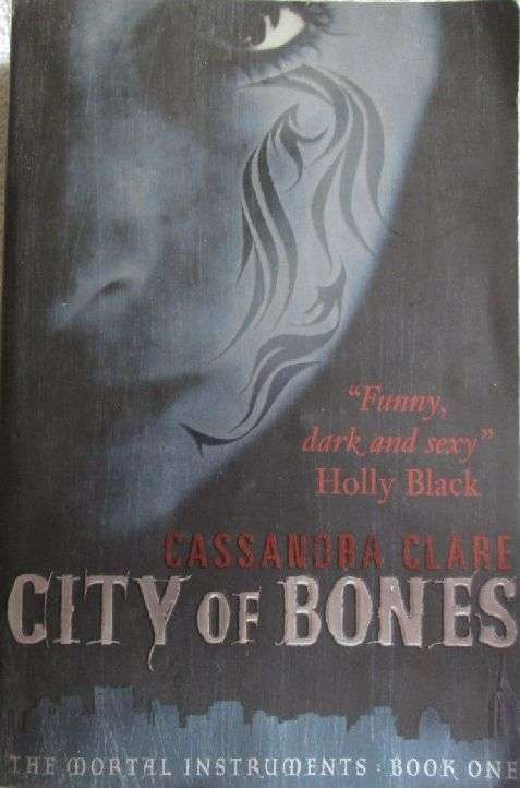 City of Bones - The Mortal Instruments - Cassandra Clare