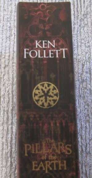 The Pillars of the Earth - Ken Follett - The Classic Materpiece - Excellent Condition