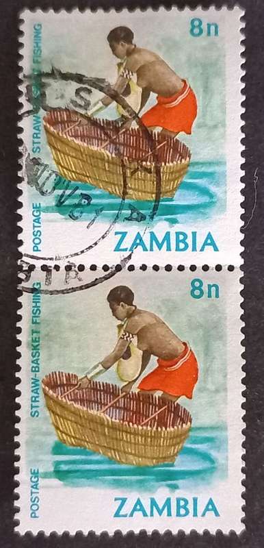 Zambia 1981 Traditional Living 8n pair used