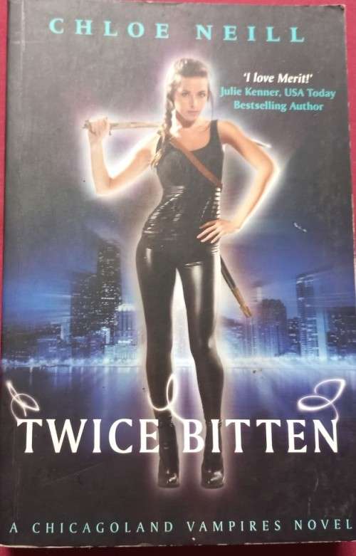 Twice Bitten - Chloe Neill - Softcover - 355 Pages