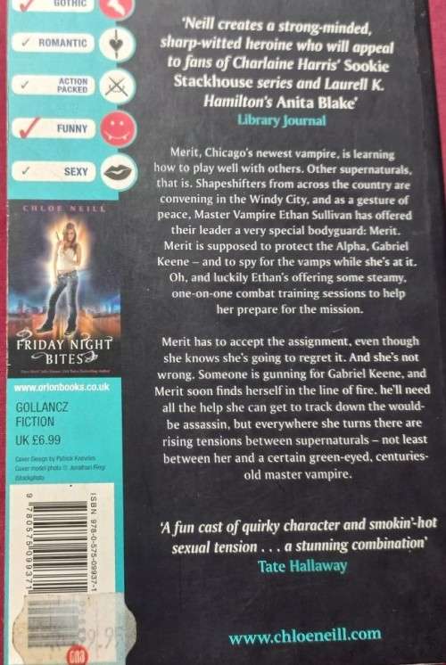 Twice Bitten - Chloe Neill - Softcover - 355 Pages