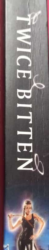 Twice Bitten - Chloe Neill - Softcover - 355 Pages