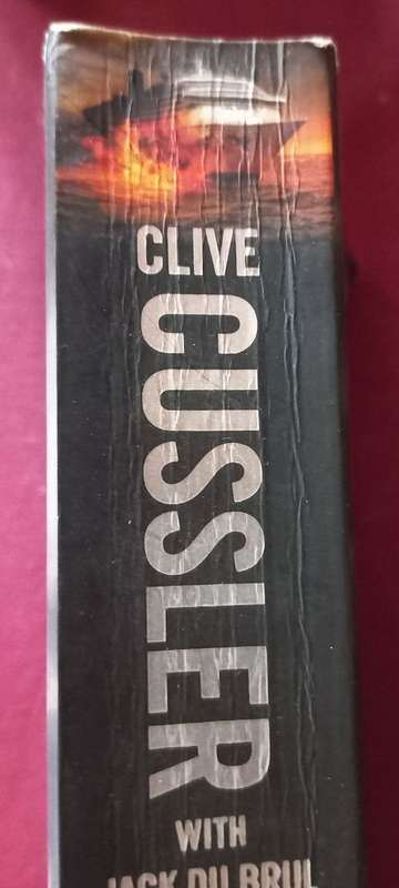 Plague Ship - Clive Cussler with Jack Du Brul - Softcover - Adventure