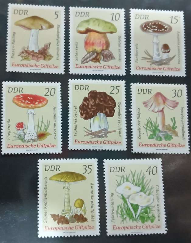 DDR 1974 Poisonous Mushrooms set 0f 8 mint