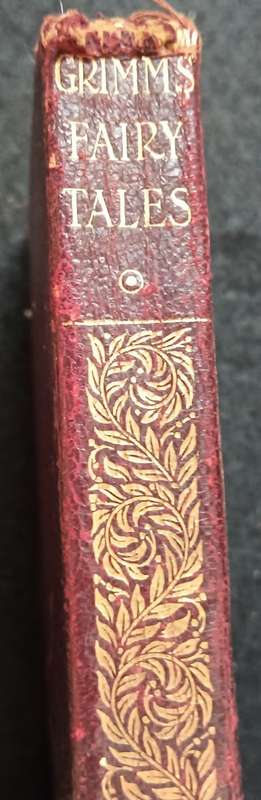 Grimms` Fairy Tales - The Brothers Grimm - Illustrated by J. Monsell - 572 pages