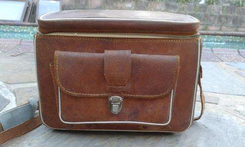 OLD VINTAGE LEATHER CAMERA CASE/BOX