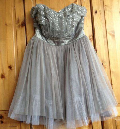 STUNNING silver Lipsy cocktail dress - Size 8.  Normal RRP:  R1400.00.