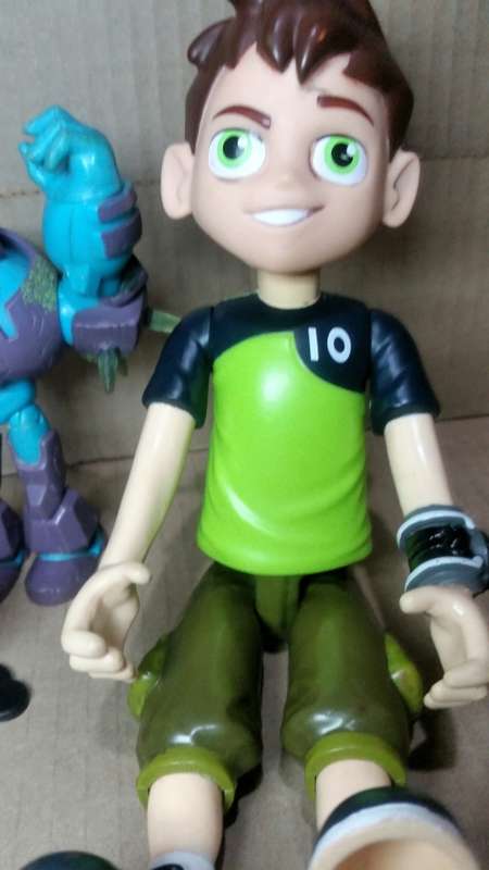 BEN 10 ACTION FIGURE LOT