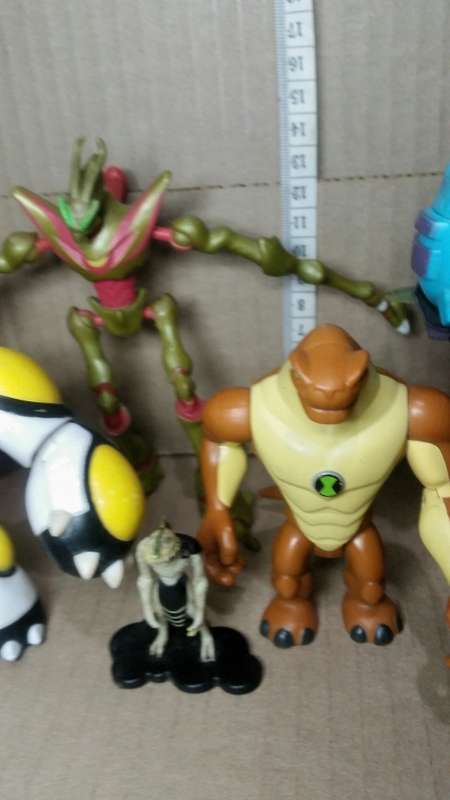 BEN 10 ACTION FIGURE LOT