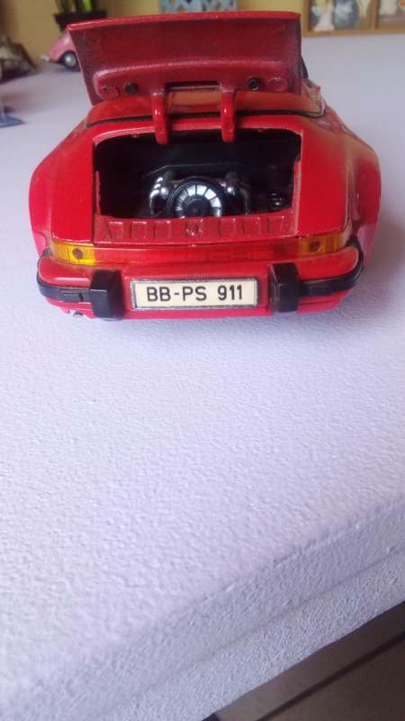 Maisto Porsche 1/18 model