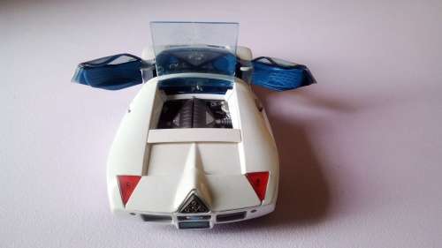 Maisto Ford GT90 1/18 Diecast Model car