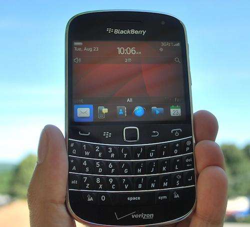 BLACK BERRY BOLD 5 yes yes you heard right 9930 {BRAND NEW w0000000000000!!!!!!!! woooooooo!!!!}