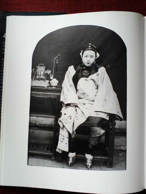 China Chic - East Meets West by V Steele and JS Major. H/C. Large format. 197 pp.
