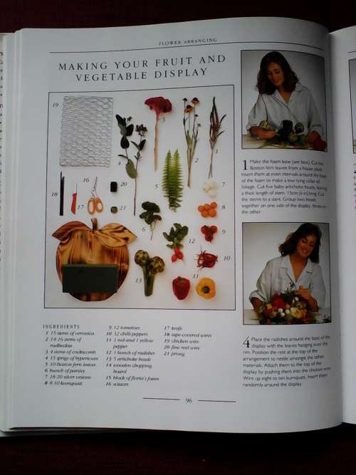The Hamlyn Step-By-Step Flower Arrangement Course. H/C. Large format. 192 pp.