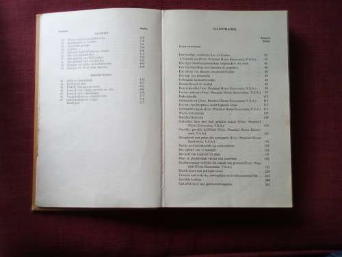 Kook en Geniet deur SJA de Villiers, 13de hersiene druk 1962, H/B sonder stofomslag. 551 pp.