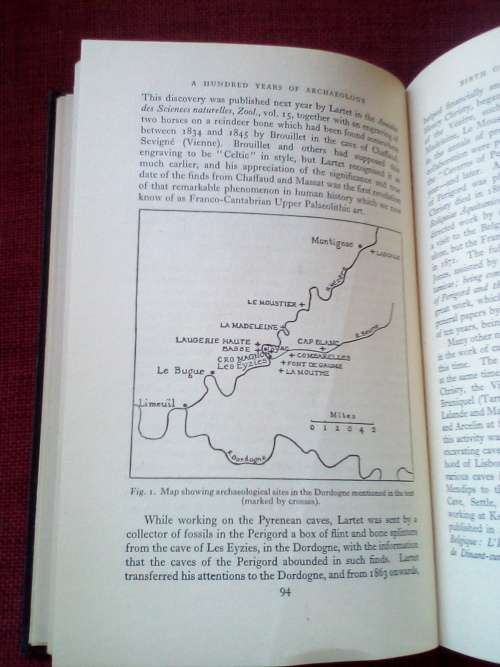 A Hundred Years of Archeology by Glyn E Daniel. 1st 1950. H/C. 344 pp.