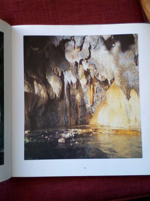 African Thunder: The Victoria Falls by Jan and Fiona Teede. Reprint 1994. Large format. 143 pp.