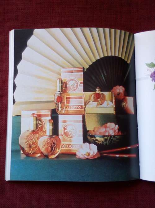 Scarves and Other Accessories by Averil Spender. 1st 1989. S/C. 75 pp.