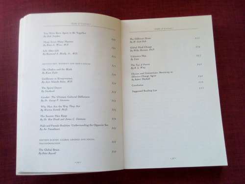 The Fireside Treasury of Light edited by Mary Olsen Kelly. 1st 1990. S/C. 381 pp.