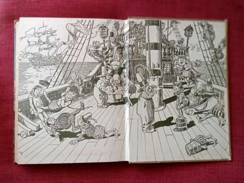The Wonder Book of Ships. Edited by Harry Golding. 17th edition. Circa 1940s. H/C no jacket. 256 pp.
