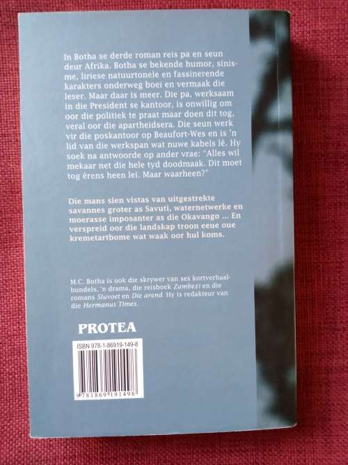 Ons en die Maan, ´n Natuurroman deur MC Botha. 1ste uitgawe 2007. Geteken. S/B. 288 pp.