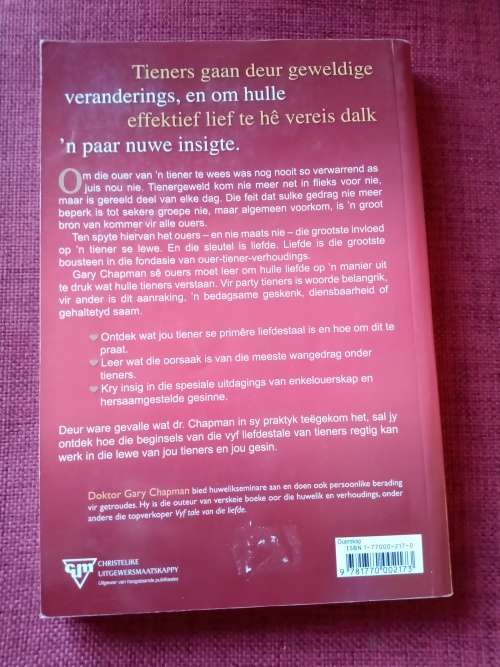 Vyf Tale van die Liefde van Tieners deur Gary Chapman. Vertaal. Eerste Afrikaanse uitgawe 2005. S/B.