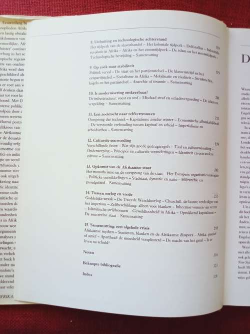 De Afrikanen: De Drievoudige Erfenis door Ali A Mazrui. 1ste uitgave 1998. H/B met omslag. 336 pp.