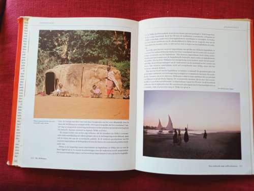 De Afrikanen: De Drievoudige Erfenis door Ali A Mazrui. 1ste uitgave 1998. H/B met omslag. 336 pp.