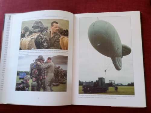 Paras: An Illustrated History of Britain´s Airborne Forces by David Reynolds. 1st 1998. H/C. 261 pp.