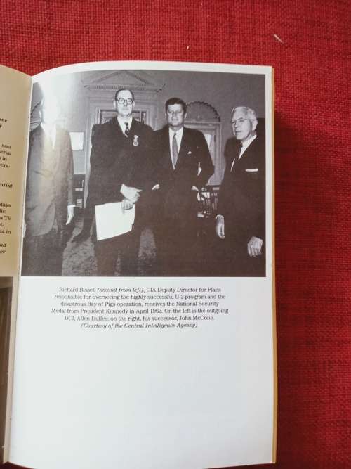 For the President´s Eyes Only by Christopher Andrew. 1st paperback edition 1996. 660 pp.