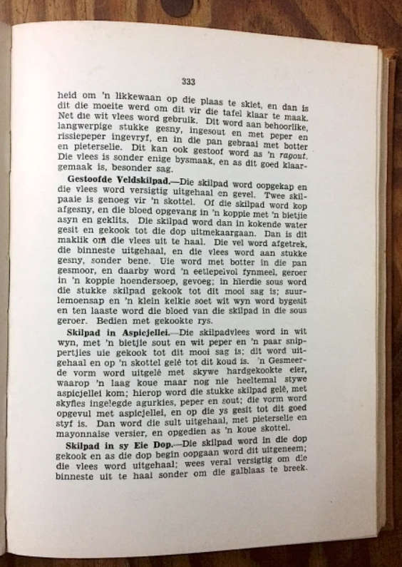 Kos vir die Kenner deur C Louis Leipoldt. Skaars eerste 1933-uitgawe. Goeie toestand. 486 pp.