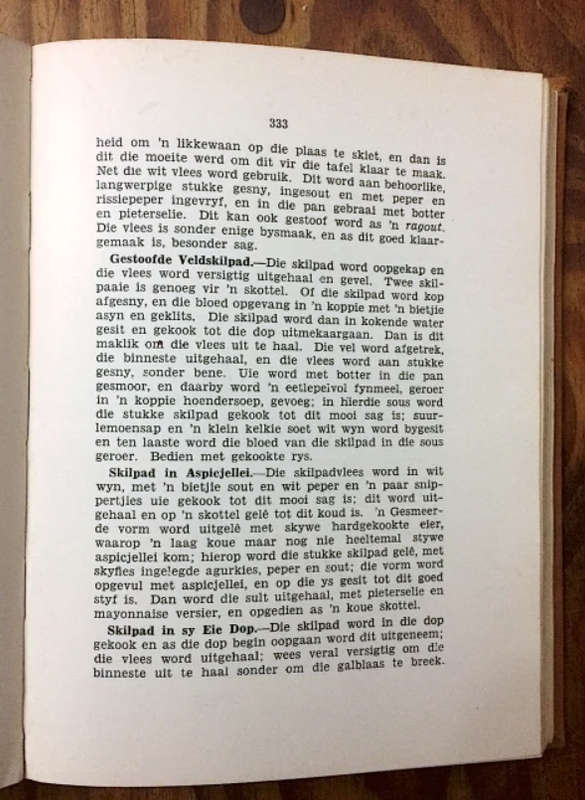 Kos vir die Kenner deur C Louis Leipoldt. Skaars eerste 1933-uitgawe. Goeie toestand. 486 pp.