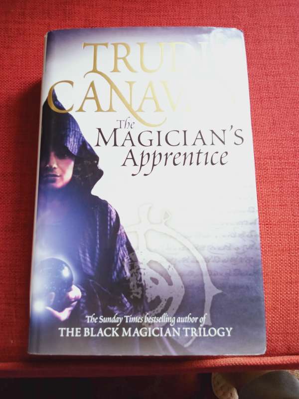 The Magician`s Apprentice by Trudi Canavan. 1st ed 2009. H/C with jacket.