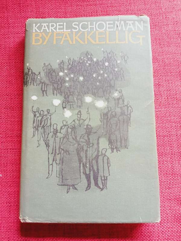 By Fakkellig deur Karel Schoeman. Eerste uitgawe 1966. H/B met stofomslag. 215 pp.