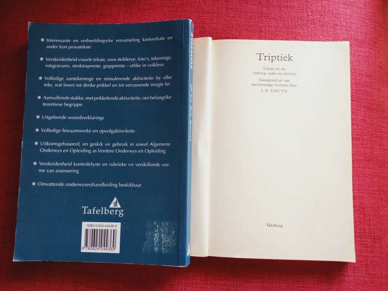 Triptiek deur JP Smuts & Kosmos deur JP en Ria Smuts. Albei sagteband.