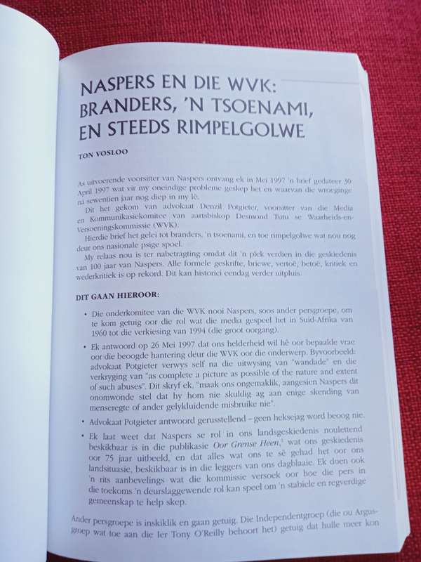 ´n Konstante Revolusie: Naspers, Media 24 en Oorgange. Eerste uitgawe 2015. Sagteband. 306 pp.