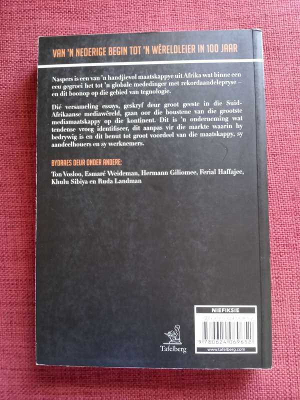 ´n Konstante Revolusie: Naspers, Media 24 en Oorgange. Eerste uitgawe 2015. Sagteband. 306 pp.