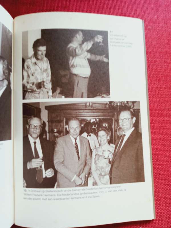 Koos Human: ´n Lewe met Boeke. Eerste uitgawe 2006. Sagteband. 176 pp.