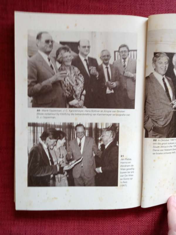 Koos Human: ´n Lewe met Boeke. Eerste uitgawe 2006. Sagteband. 176 pp.