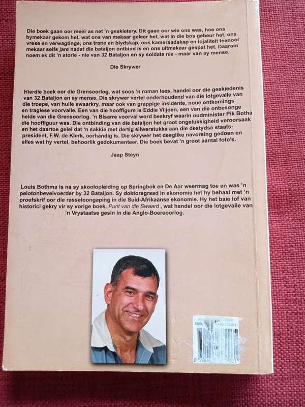 Die Buffel Struikel deur LJ Bothma. Getekende eerste uitgawe 2006. Sagteband. 383 pp.